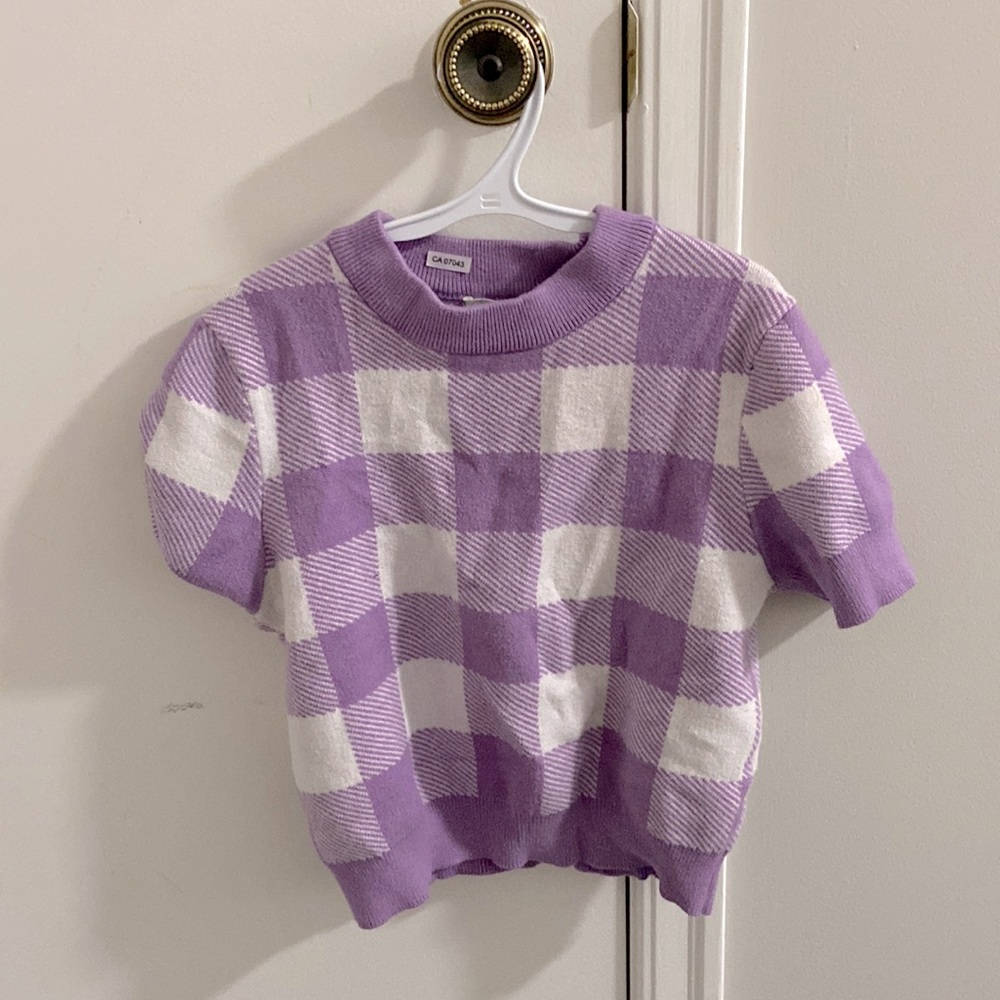 Sweater material Purple and White Checkered Short Sleeved Crop Top